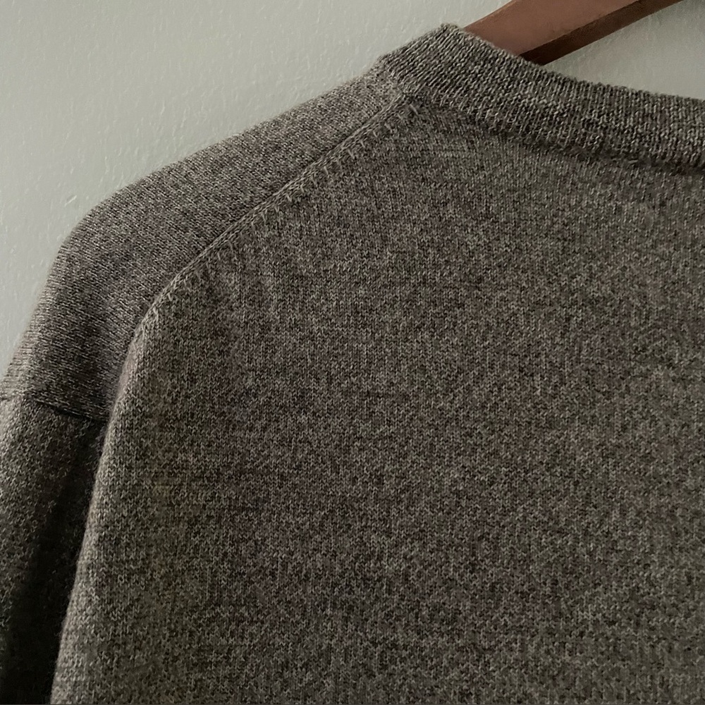 100% Extra Fine Merino Wool Knit Sweater V-Neck Gray Brown Turnbury, L - Picture 10 of 16
